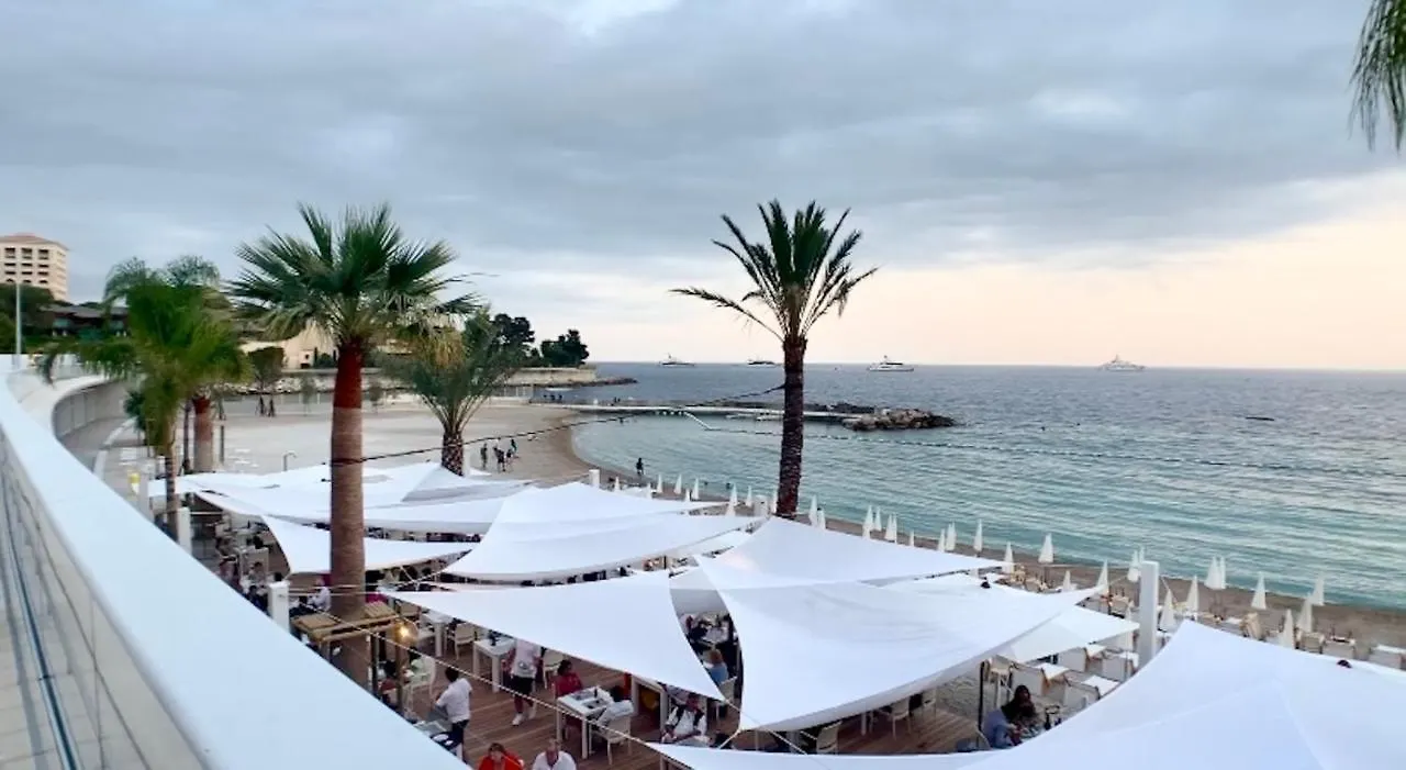 Plage Larvotto Frontiere Monaco T2 location
